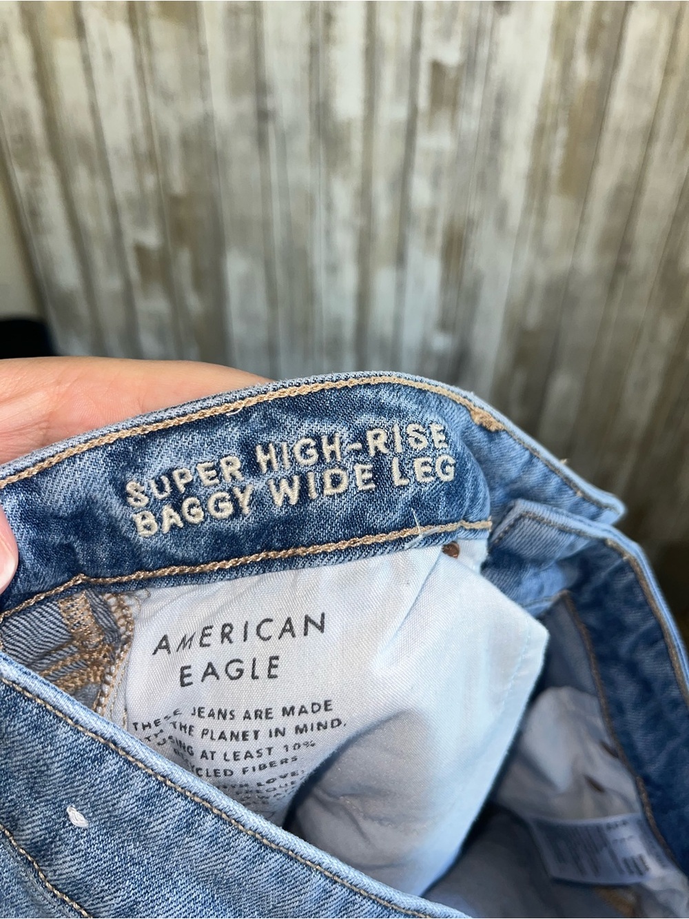 American Eagle Super High Rise Baggy Wide Leg Jeans Medium Wash Size 4 - Picture 9 of 10